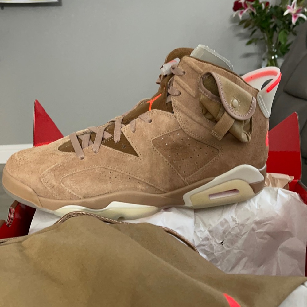Air Jordan 6
Travis Scott